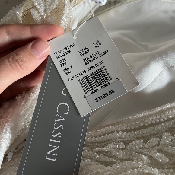 Brand New | Never Worn | OLEG CASSINI Plunging Open Back Tulle Wedding Dress - Picture 2 of 7